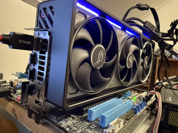 ASUS ROG Astral RTX 5080 graphics card - Image 6